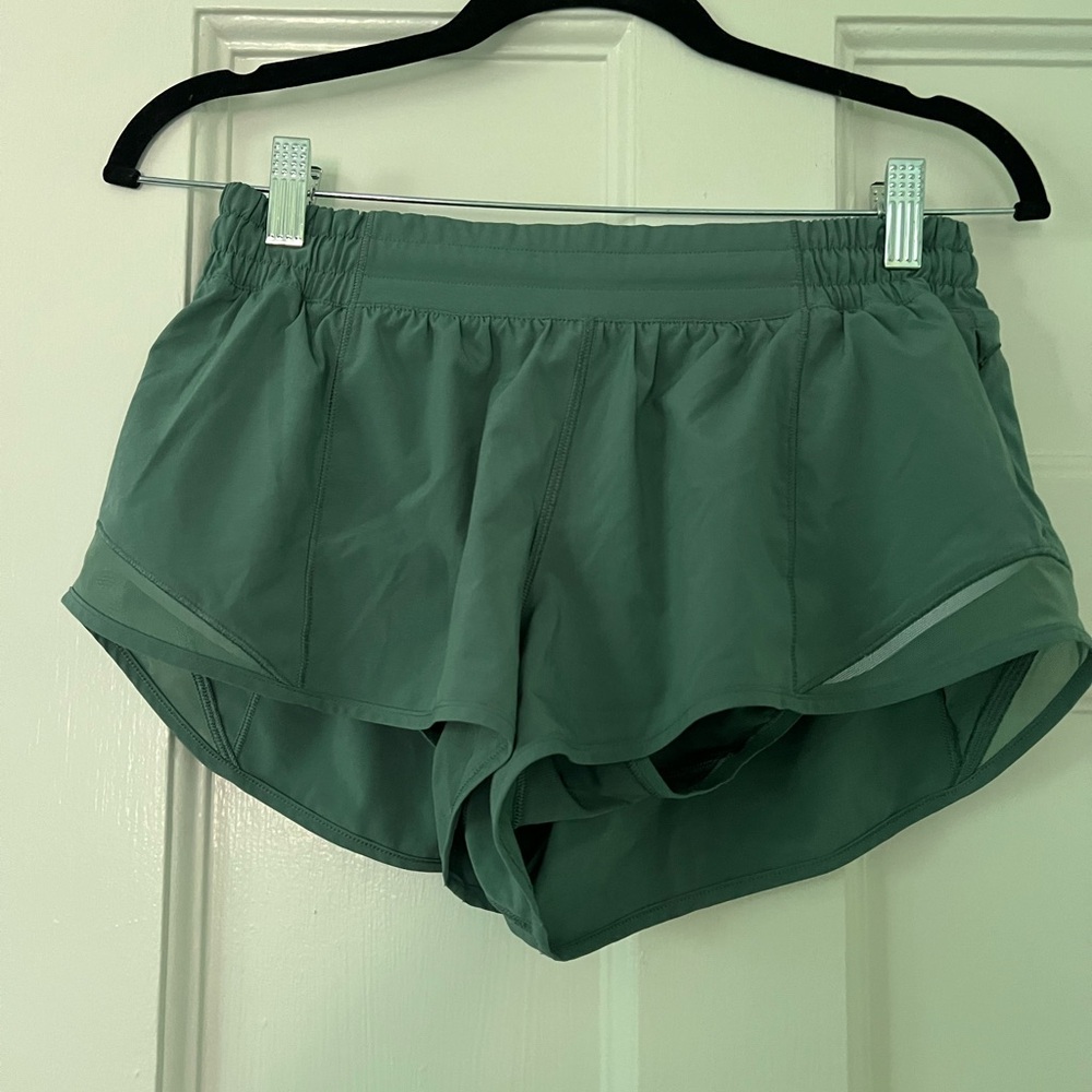 Lululemon hotty hot shorts 2.5”